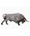 16382 Toro Bravo Cardeno Embistiendo