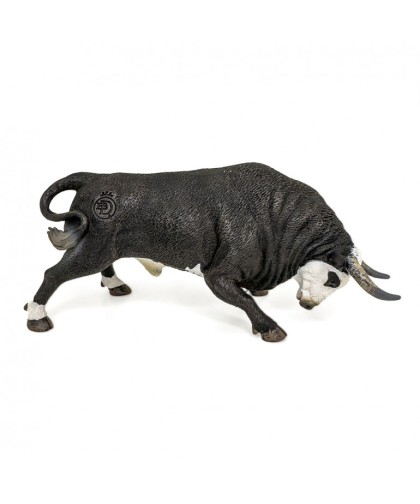 16416 Toro bravo Cara blanca embistiendo